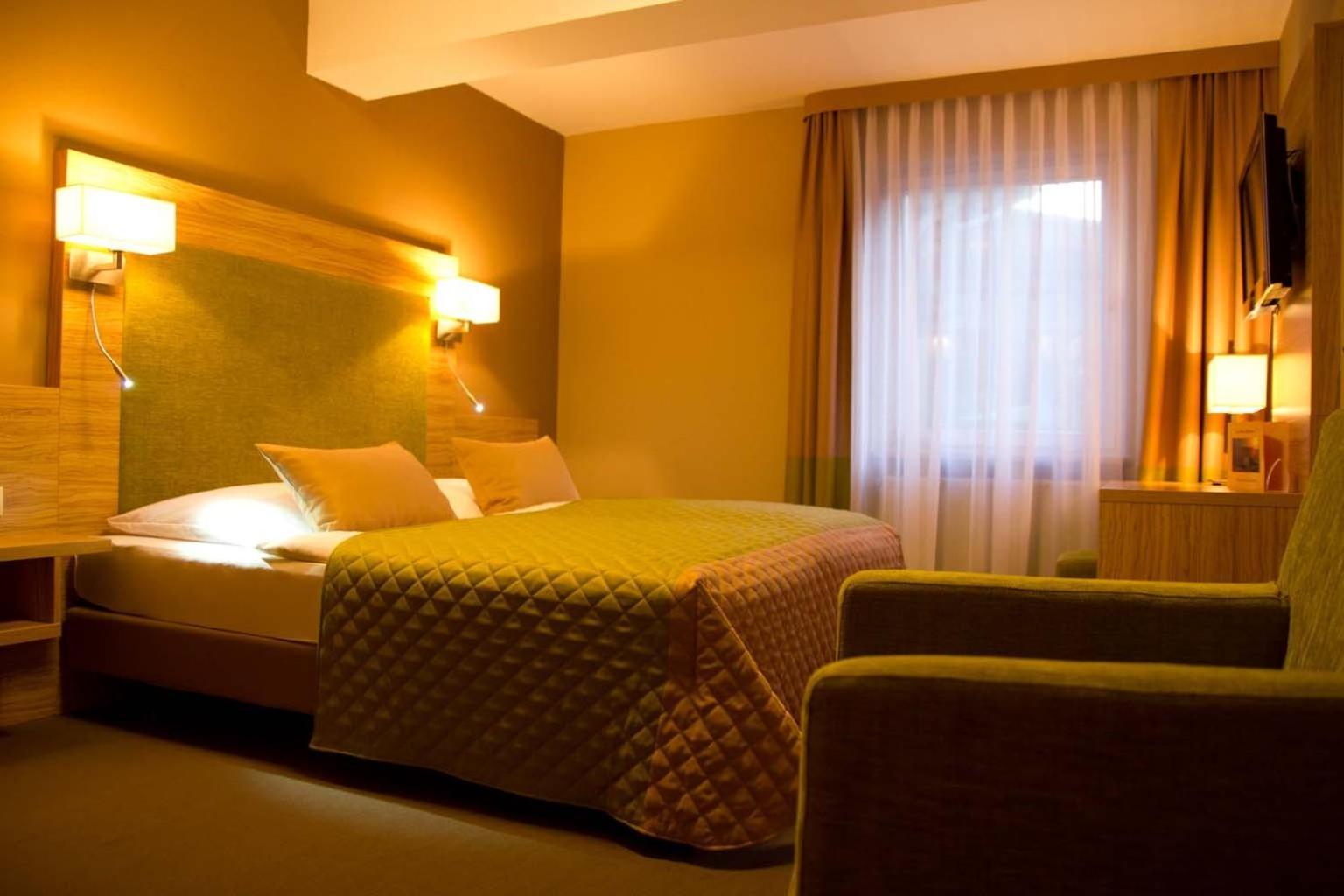 Trabelsdorf Altes Kurhaus Landhotel מראה חיצוני תמונה