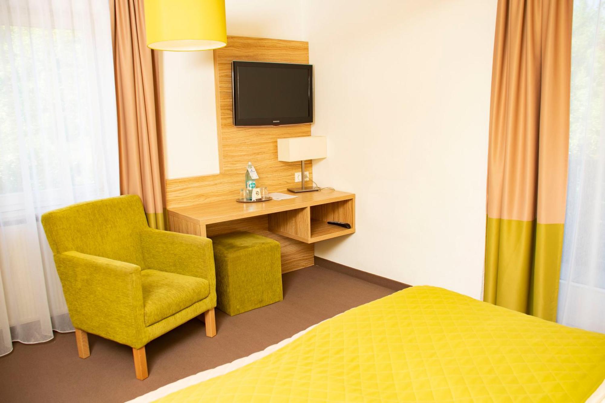 Trabelsdorf Altes Kurhaus Landhotel מראה חיצוני תמונה